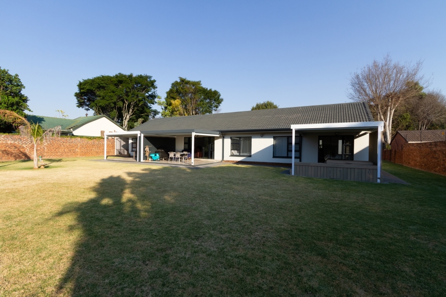 5 Bedroom Property for Sale in Die Wilgers Gauteng