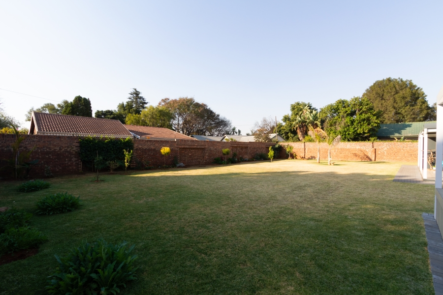 5 Bedroom Property for Sale in Die Wilgers Gauteng