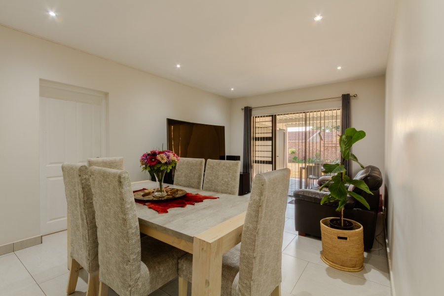 5 Bedroom Property for Sale in Die Wilgers Gauteng