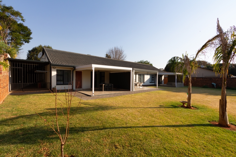 5 Bedroom Property for Sale in Die Wilgers Gauteng