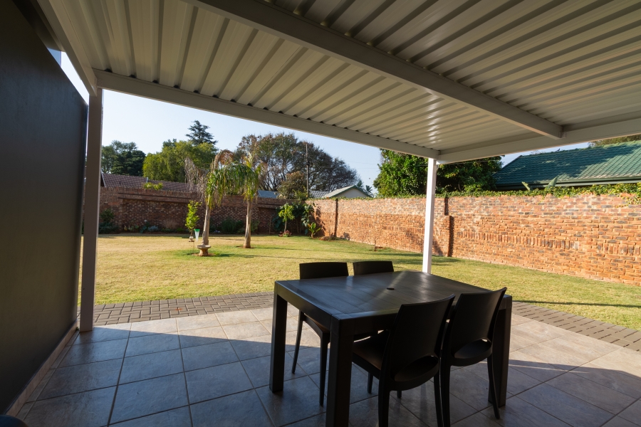 5 Bedroom Property for Sale in Die Wilgers Gauteng