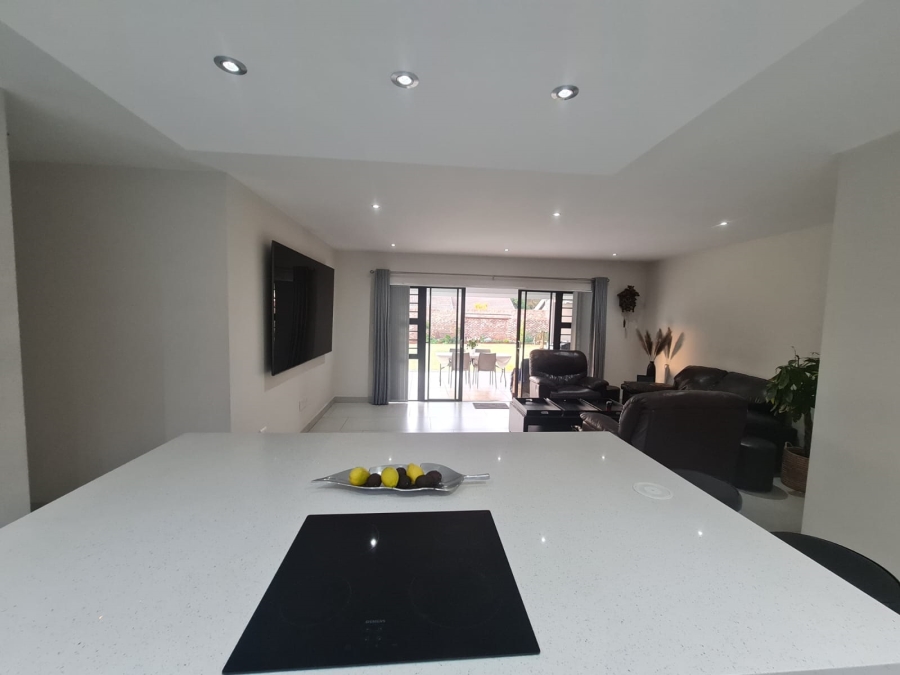 5 Bedroom Property for Sale in Die Wilgers Gauteng