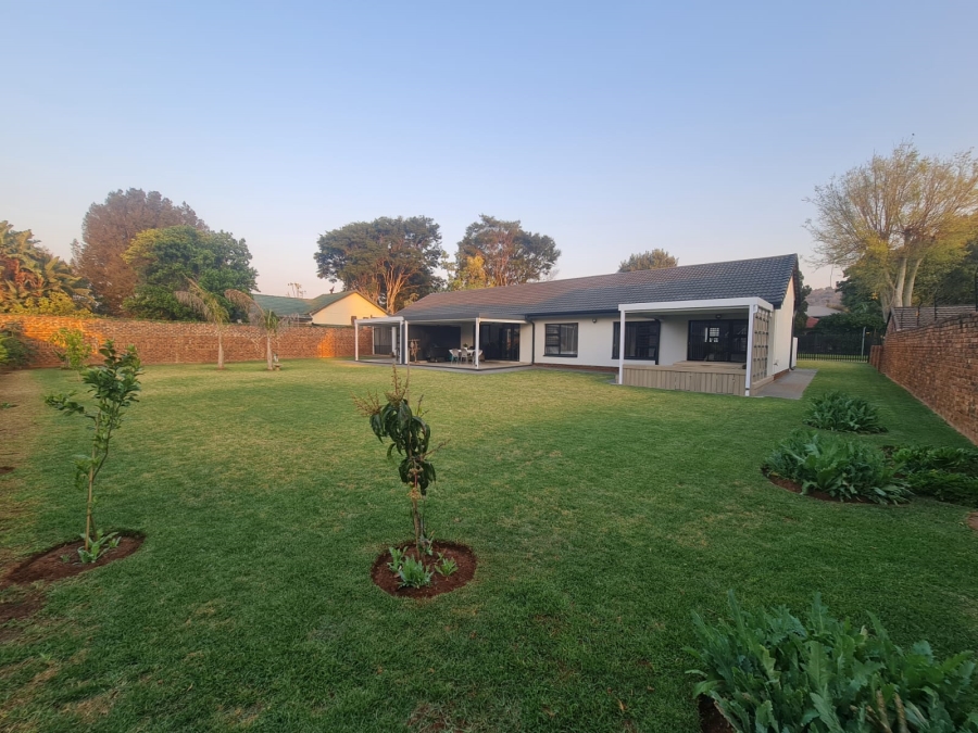 5 Bedroom Property for Sale in Die Wilgers Gauteng