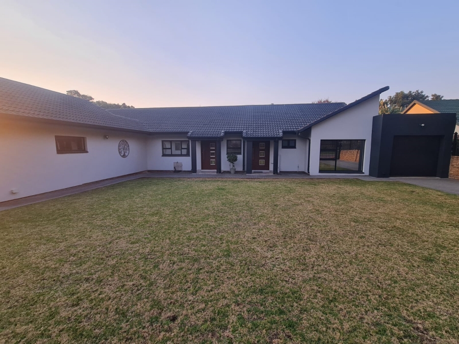 5 Bedroom Property for Sale in Die Wilgers Gauteng
