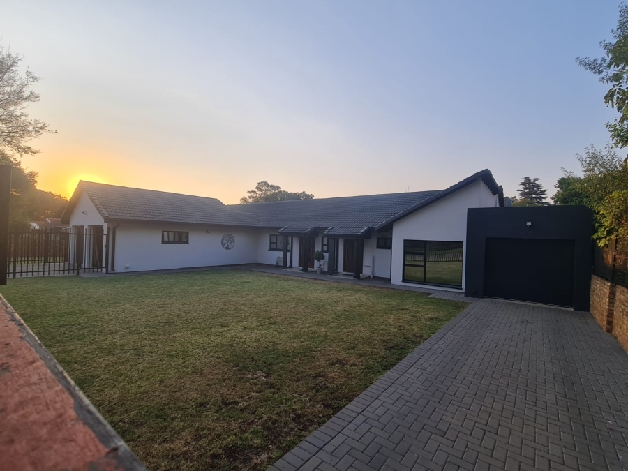 5 Bedroom Property for Sale in Die Wilgers Gauteng