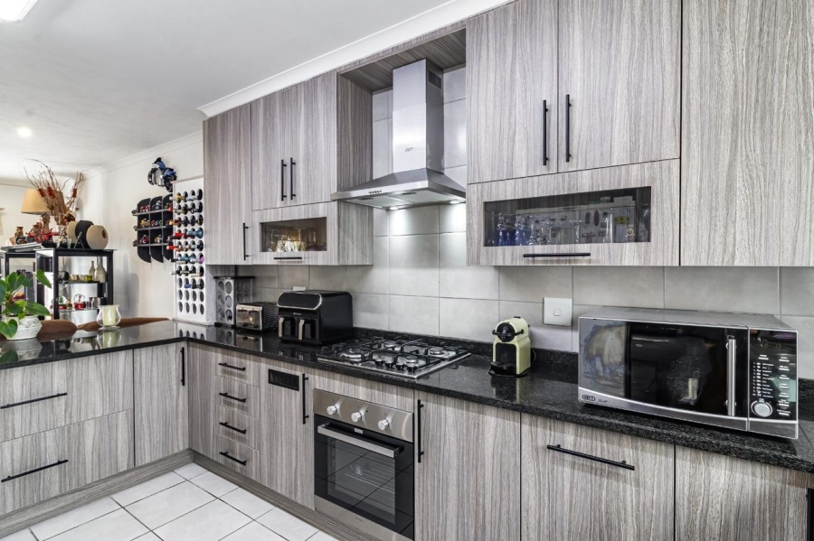3 Bedroom Property for Sale in Brackendowns Gauteng