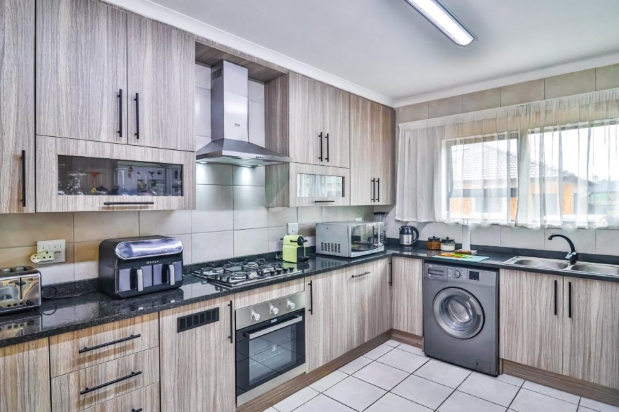 3 Bedroom Property for Sale in Brackendowns Gauteng