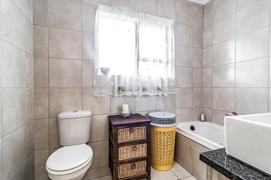 3 Bedroom Property for Sale in Brackendowns Gauteng