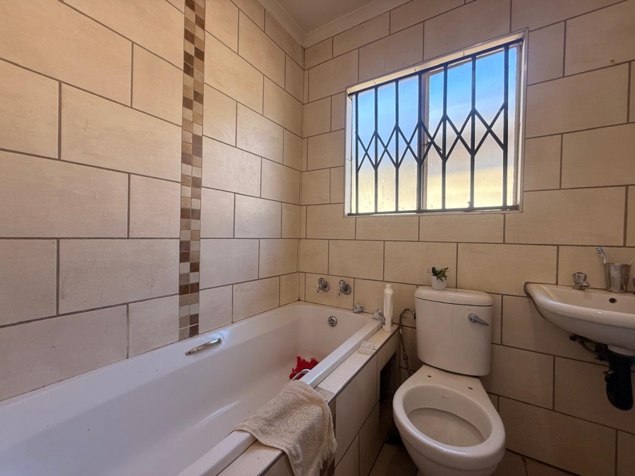 2 Bedroom Property for Sale in Mahube Valley Gauteng