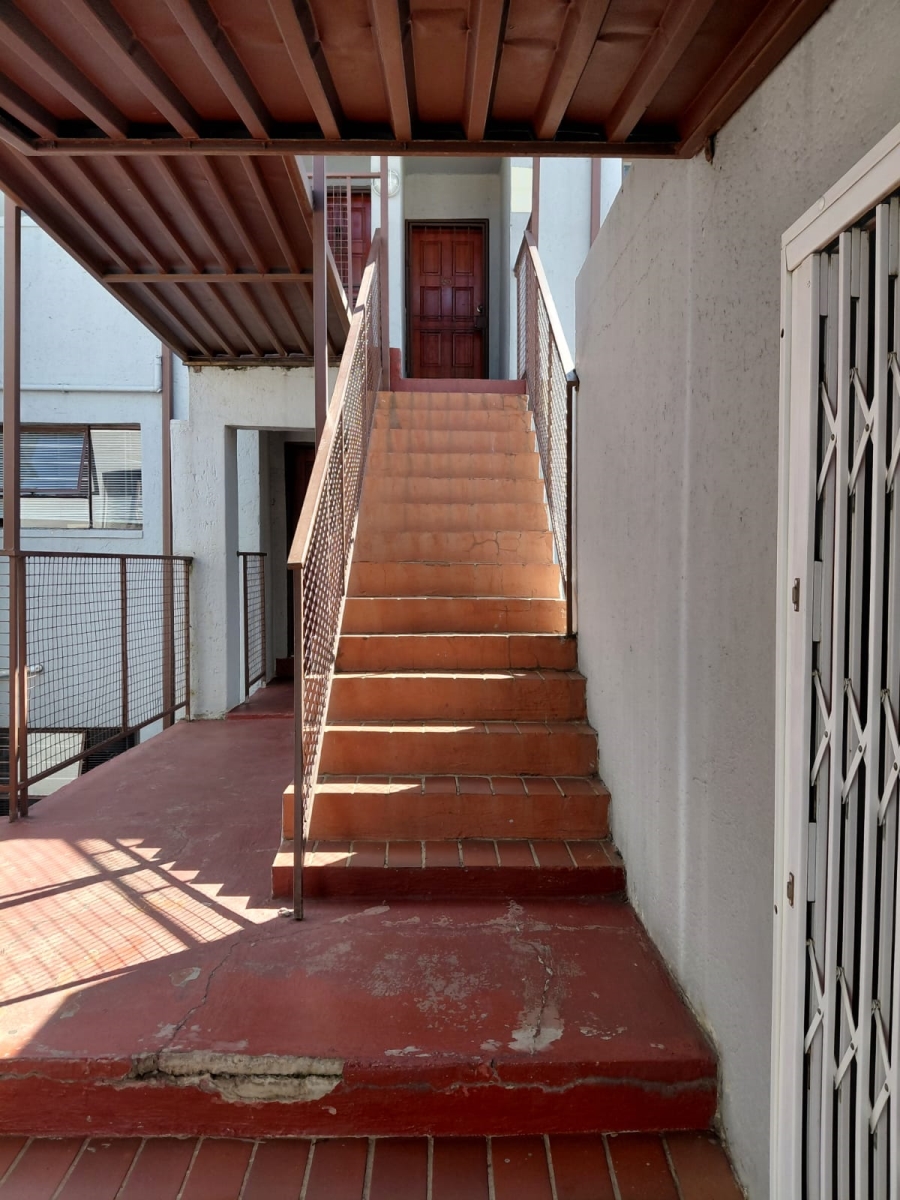 To Let 2 Bedroom Property for Rent in Vorna Valley Gauteng