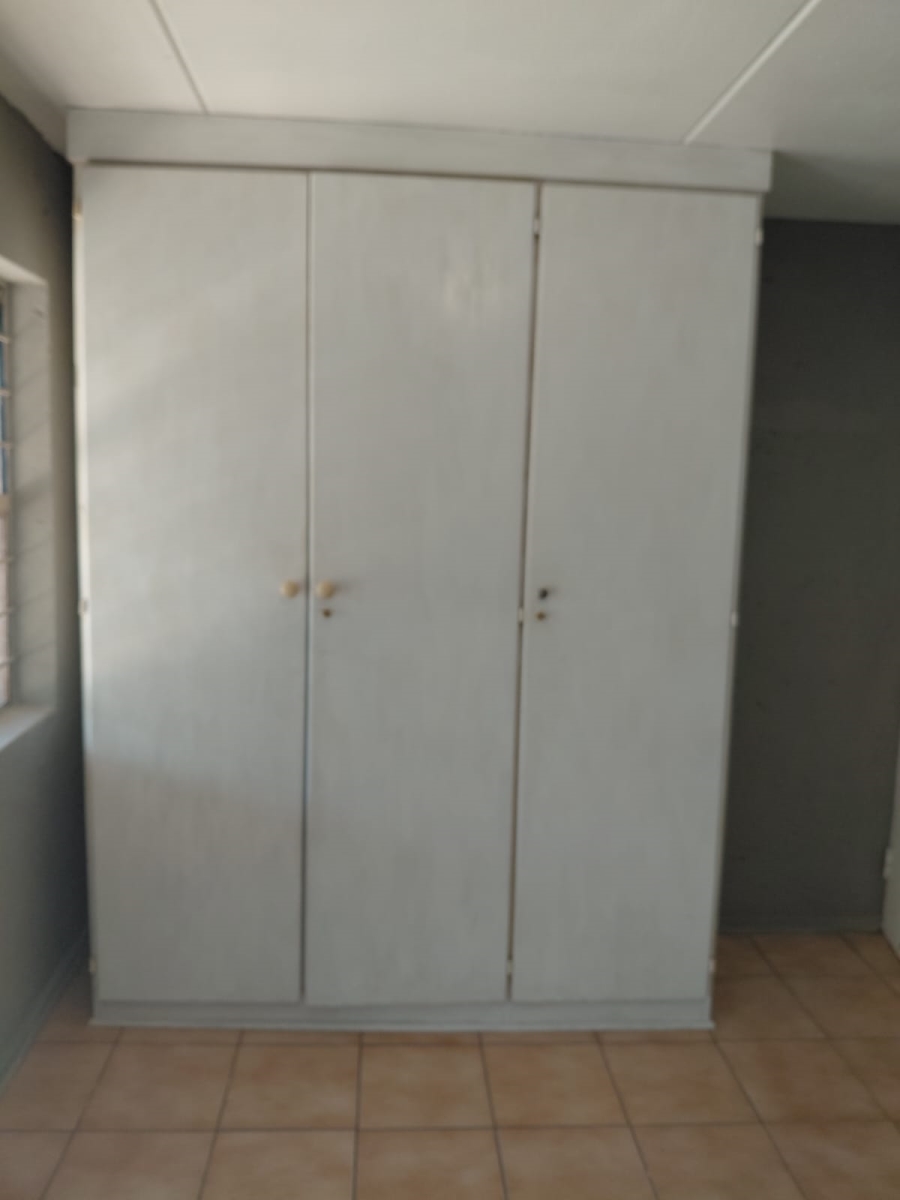 To Let 2 Bedroom Property for Rent in Vorna Valley Gauteng