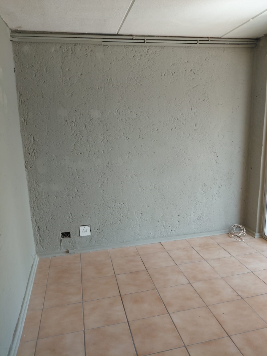 To Let 2 Bedroom Property for Rent in Vorna Valley Gauteng