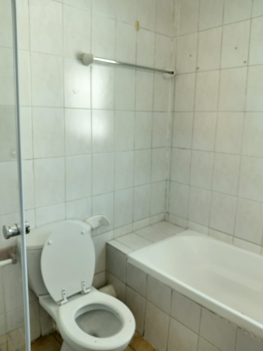 To Let 2 Bedroom Property for Rent in Vorna Valley Gauteng