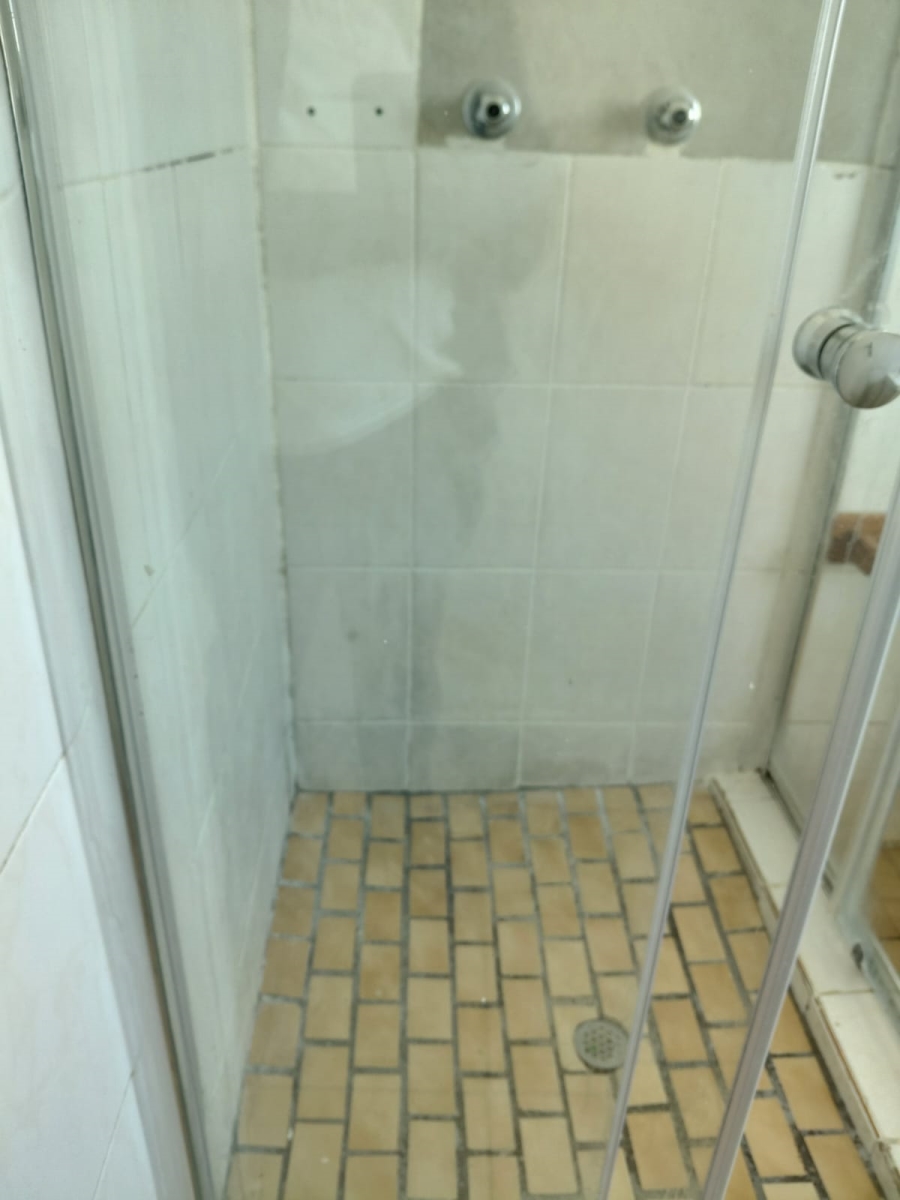 To Let 2 Bedroom Property for Rent in Vorna Valley Gauteng
