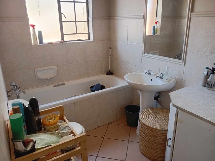 To Let 2 Bedroom Property for Rent in Equestria Gauteng