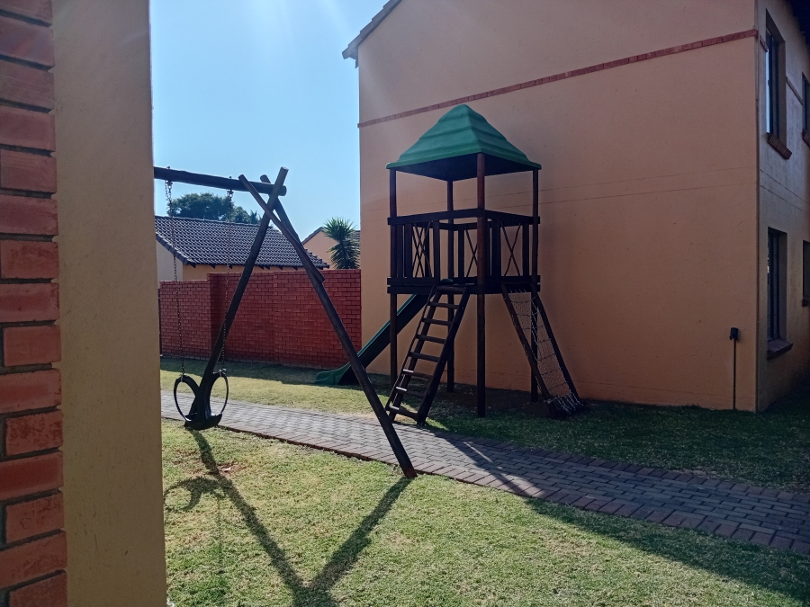To Let 2 Bedroom Property for Rent in Equestria Gauteng