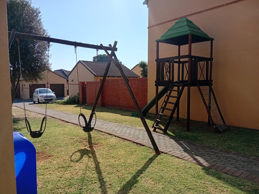To Let 2 Bedroom Property for Rent in Equestria Gauteng