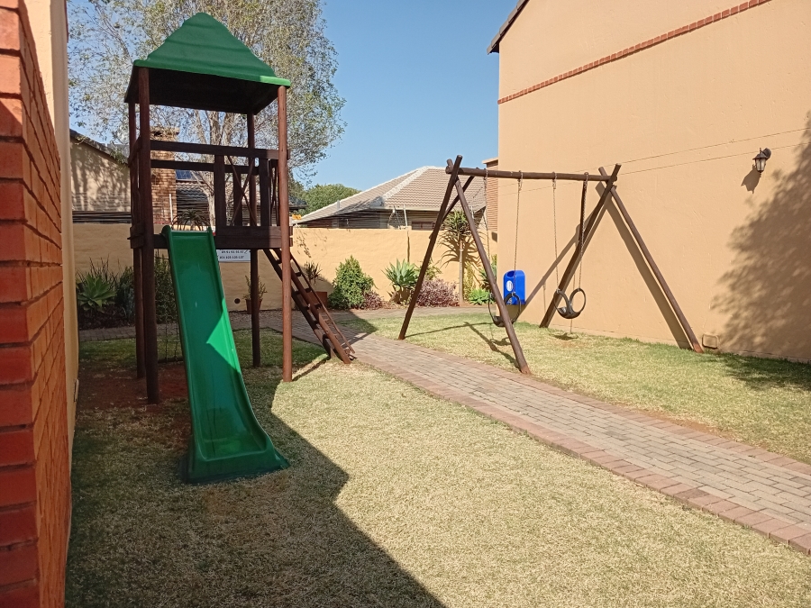 To Let 2 Bedroom Property for Rent in Equestria Gauteng