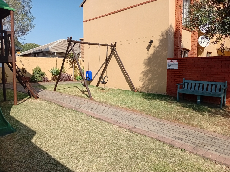 To Let 2 Bedroom Property for Rent in Equestria Gauteng
