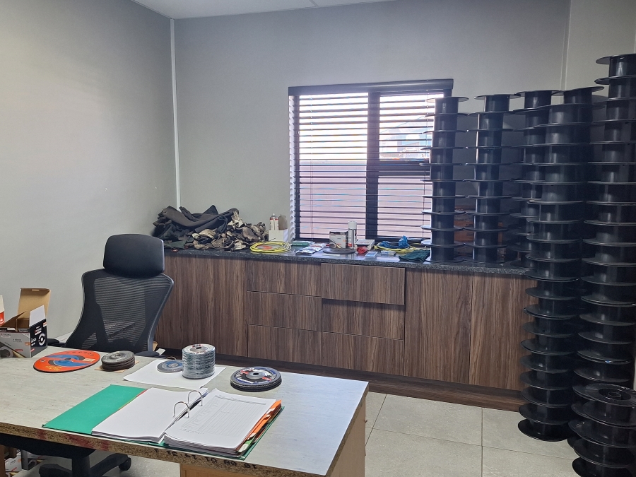 To Let Commercial Property for Rent in Knoppieslaagte Gauteng