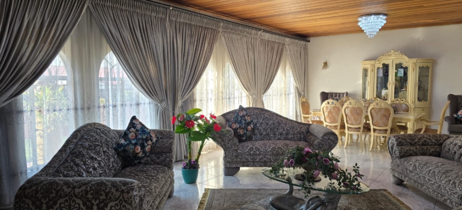 5 Bedroom Property for Sale in Mountain View Gauteng