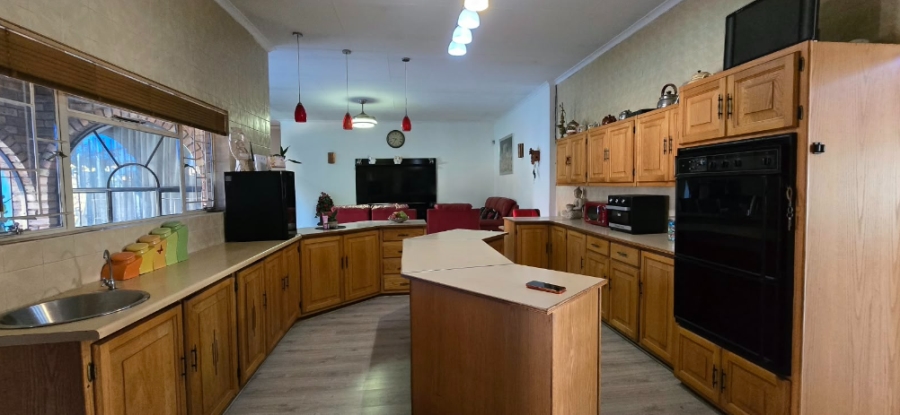 5 Bedroom Property for Sale in Mountain View Gauteng