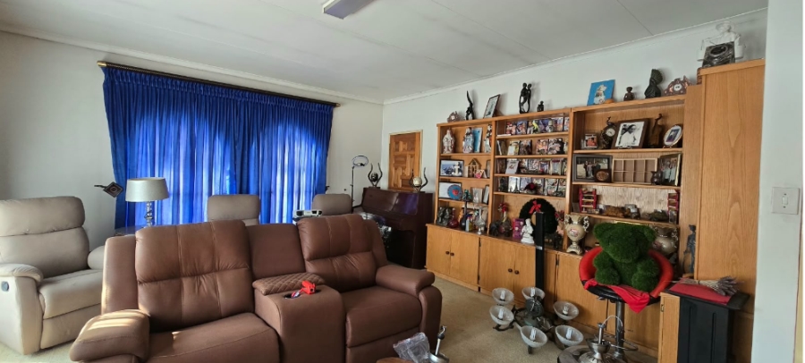 5 Bedroom Property for Sale in Mountain View Gauteng