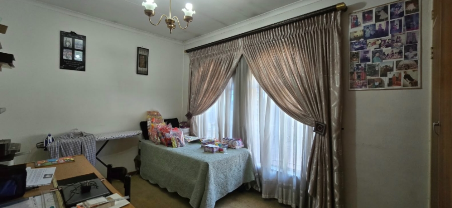 5 Bedroom Property for Sale in Mountain View Gauteng