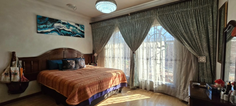 5 Bedroom Property for Sale in Mountain View Gauteng