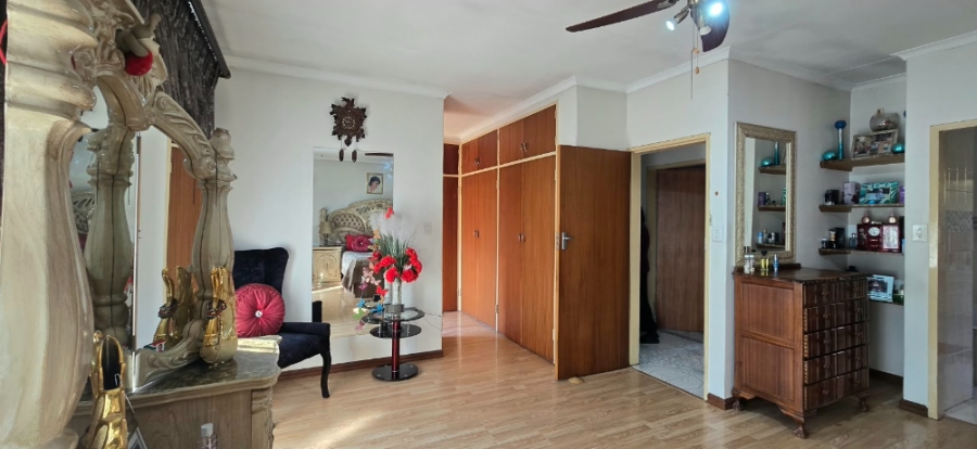 5 Bedroom Property for Sale in Mountain View Gauteng