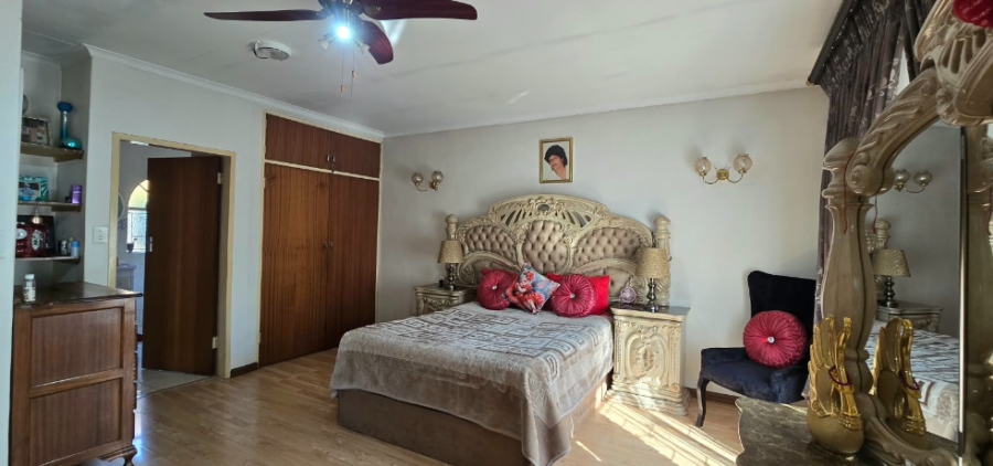 5 Bedroom Property for Sale in Mountain View Gauteng
