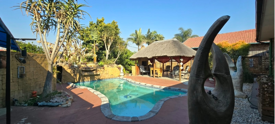 5 Bedroom Property for Sale in Mountain View Gauteng