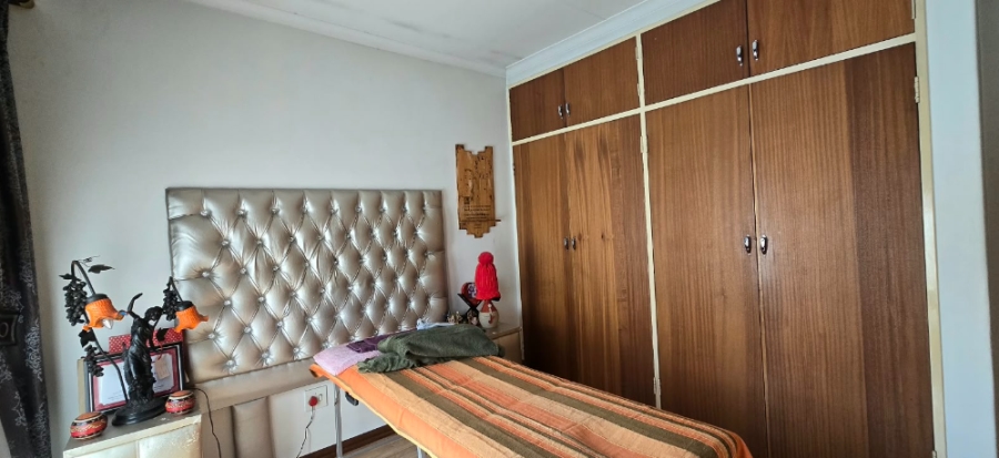 5 Bedroom Property for Sale in Mountain View Gauteng