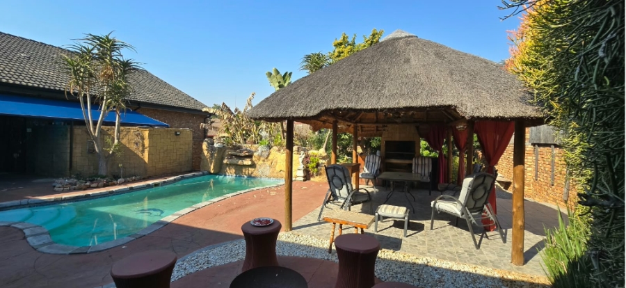 5 Bedroom Property for Sale in Mountain View Gauteng