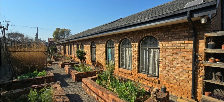 5 Bedroom Property for Sale in Mountain View Gauteng