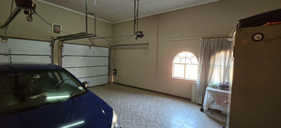 5 Bedroom Property for Sale in Mountain View Gauteng