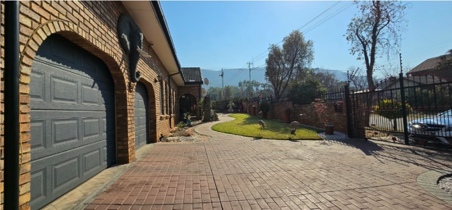 5 Bedroom Property for Sale in Mountain View Gauteng