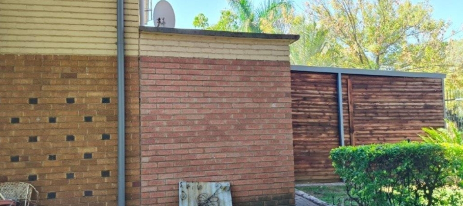 5 Bedroom Property for Sale in Pretoria Gardens Gauteng