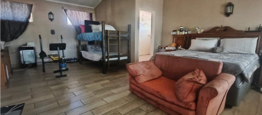 5 Bedroom Property for Sale in Pretoria Gardens Gauteng