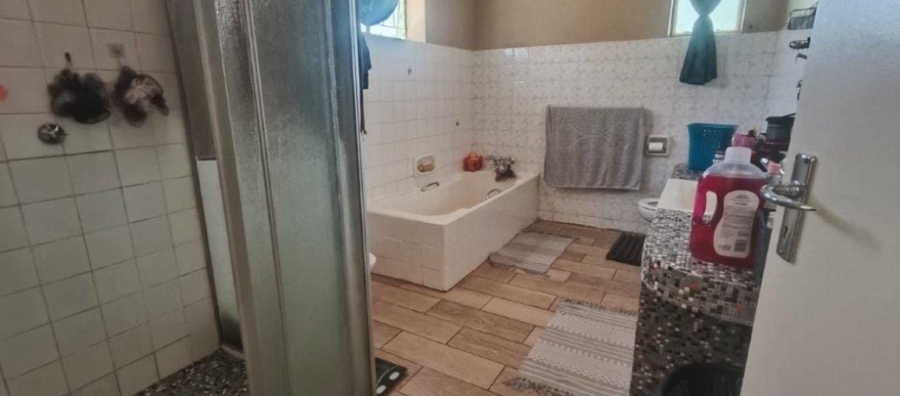5 Bedroom Property for Sale in Pretoria Gardens Gauteng