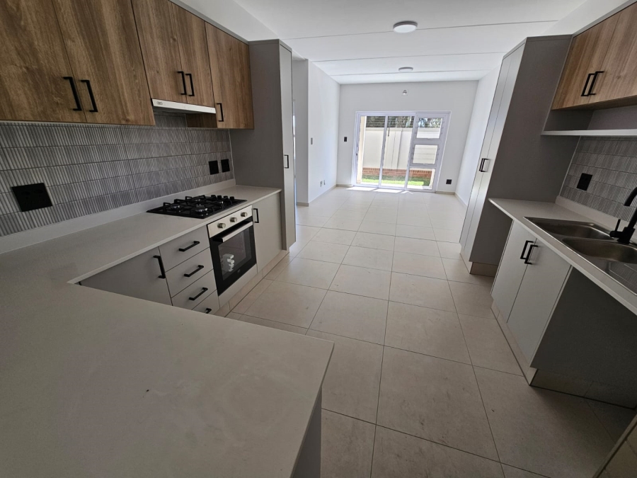 To Let 2 Bedroom Property for Rent in Magaliessig Gauteng