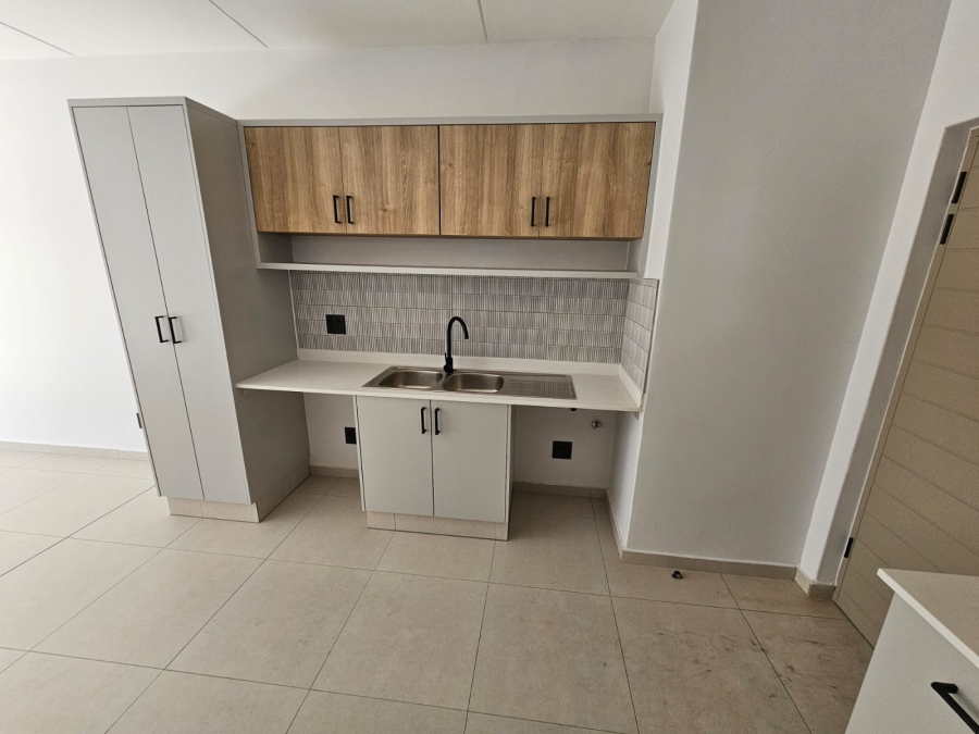To Let 2 Bedroom Property for Rent in Magaliessig Gauteng