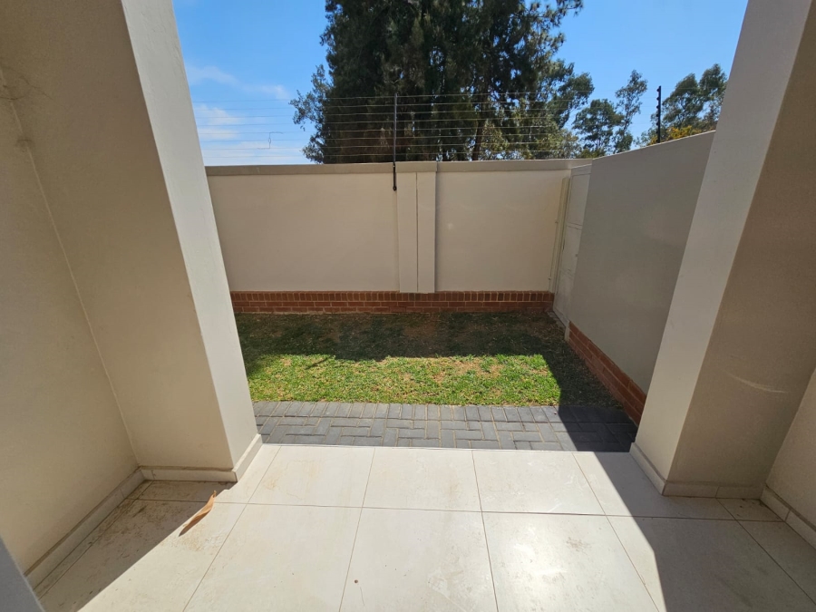 To Let 2 Bedroom Property for Rent in Magaliessig Gauteng