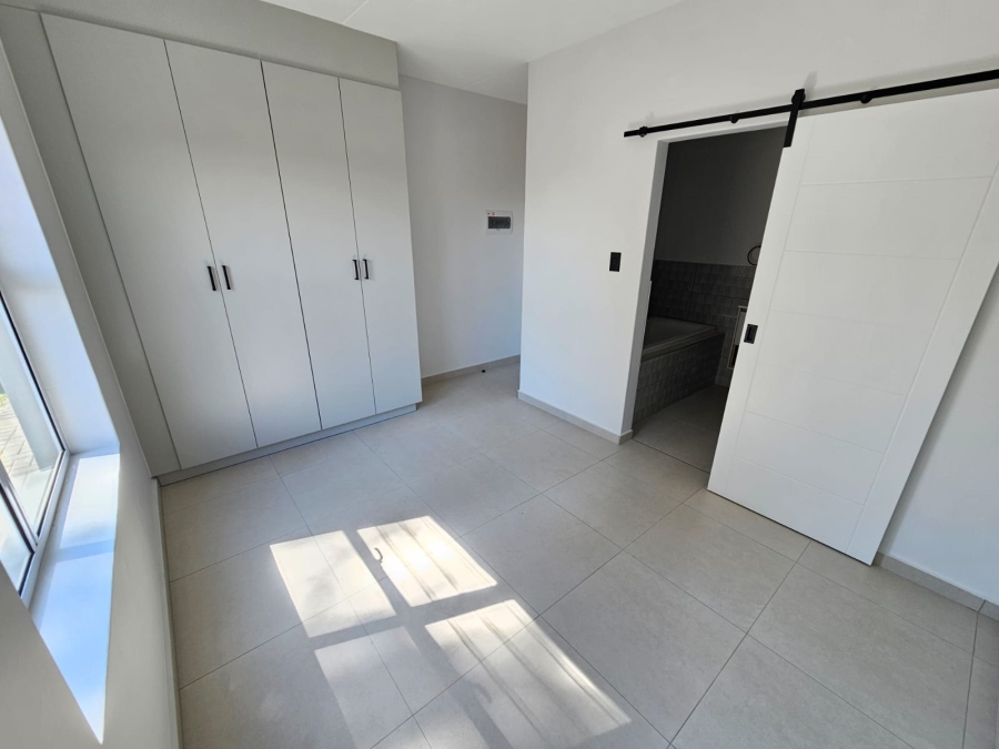 To Let 2 Bedroom Property for Rent in Magaliessig Gauteng