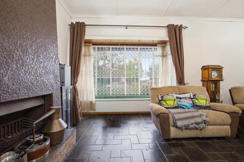 4 Bedroom Property for Sale in Rhodesfield Gauteng