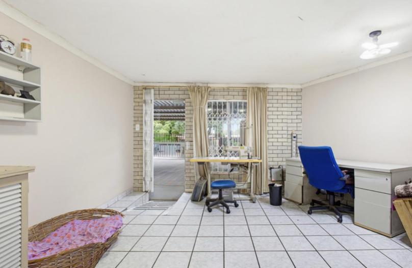 4 Bedroom Property for Sale in Rhodesfield Gauteng