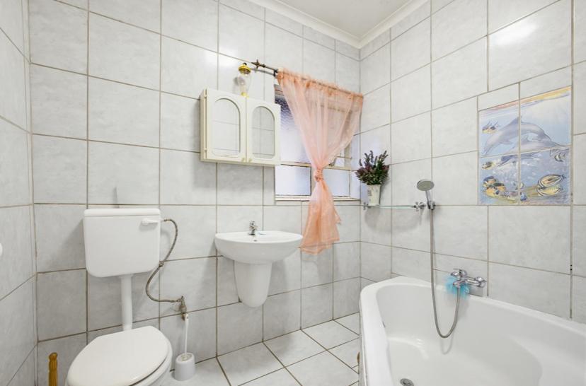 4 Bedroom Property for Sale in Rhodesfield Gauteng