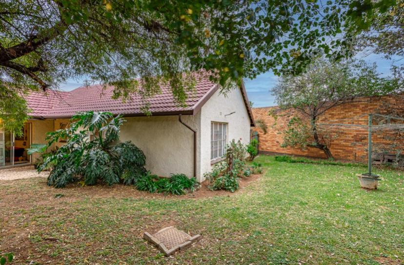 4 Bedroom Property for Sale in Rhodesfield Gauteng