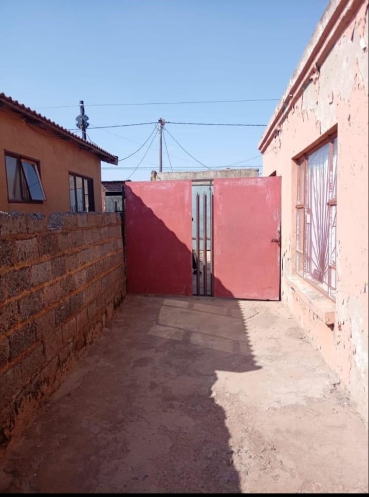 2 Bedroom Property for Sale in Etwatwa Gauteng