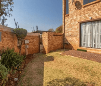 To Let 2 Bedroom Property for Rent in Little Falls Gauteng